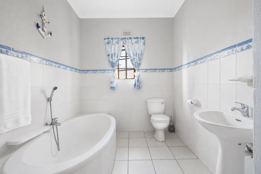 3 Bedroom Property for Sale in Heuwelkruin Eastern Cape